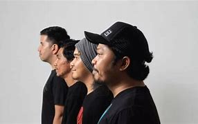 Arti Lagu Payung Teduh Resah